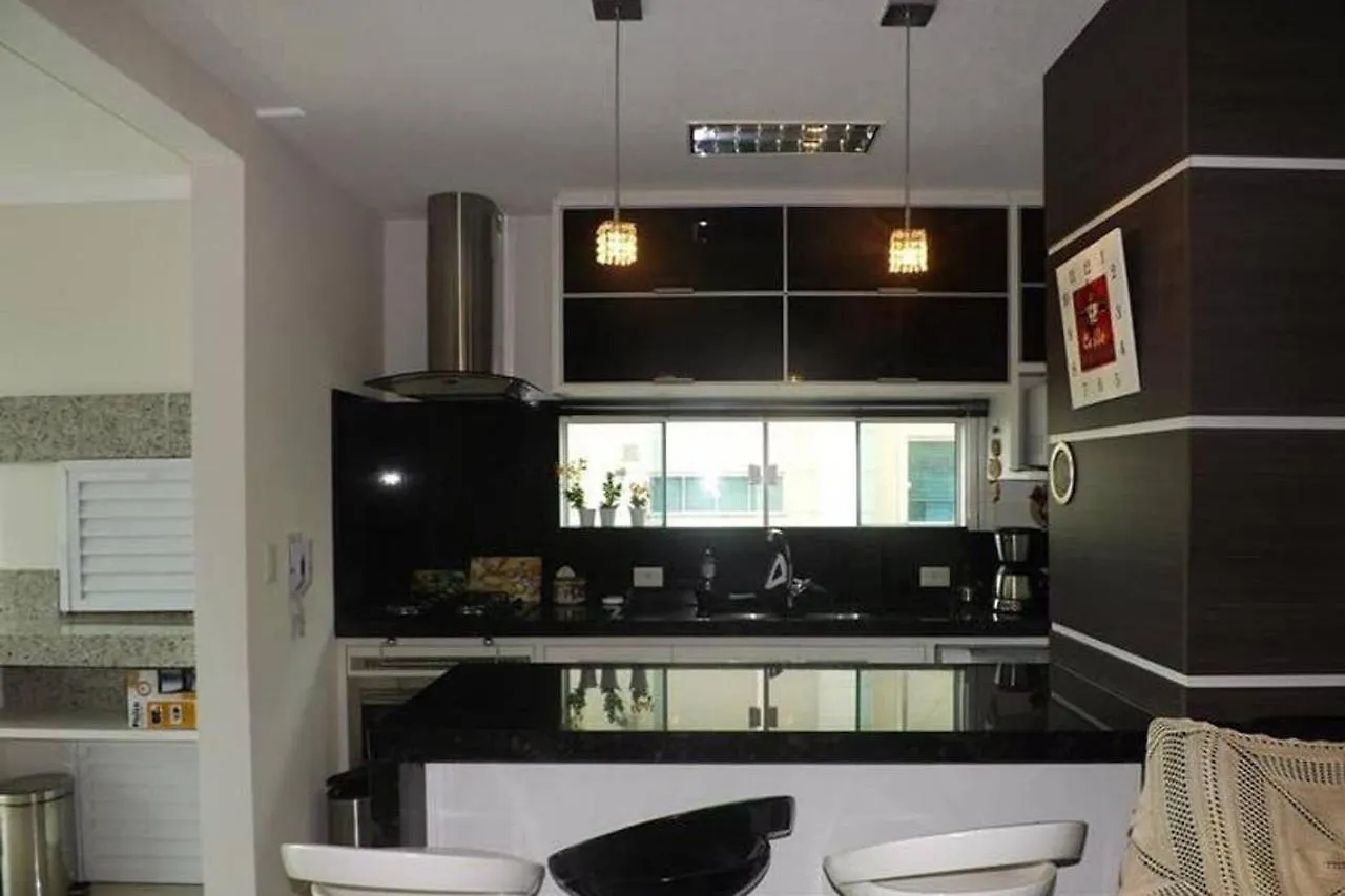 Apartamento 3 suítes próximo a praia Itapema Brasil