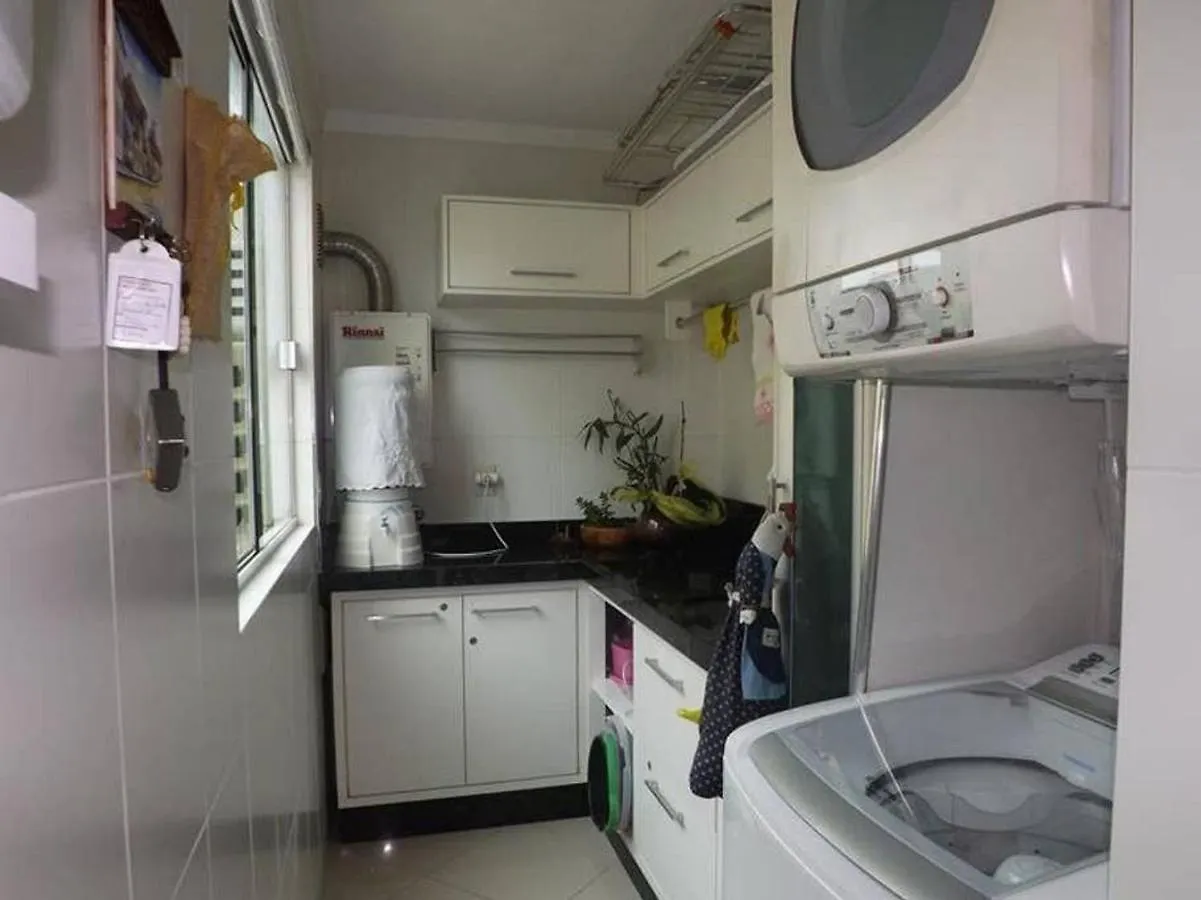 Apartamento 3 suítes próximo a praia Itapema